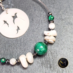 Boucles d'oreilles créoles en ivoire végétalet pierres naturelles, hématite, malachite, nacre et acier inoxydable