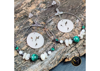 Boucles d'oreilles créoles en ivoire végétalet pierres naturelles, hématite, malachite, nacre et acier inoxydable