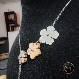 Collier fleurs, ivoire végétal, bois tamarin, coque coco, acier inoxydable