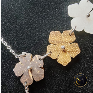 Collier fleurs, ivoire végétal, bois tamarin, coque coco, acier inoxydable