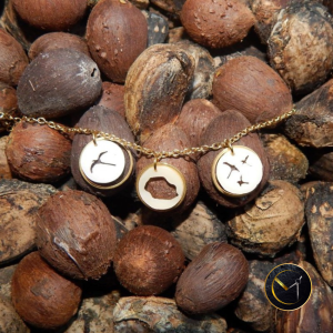 Bracelet breloques, paille-en-queue, île de la Réunion, palmier ivoire végétal et acier inoxydable