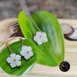 Parure, fleur, collier, boucles d'oreilles, ivoire végétal, acier inoxydable