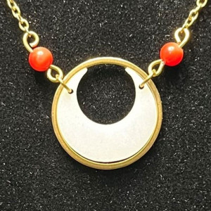 Collier demi-lune & pierres...